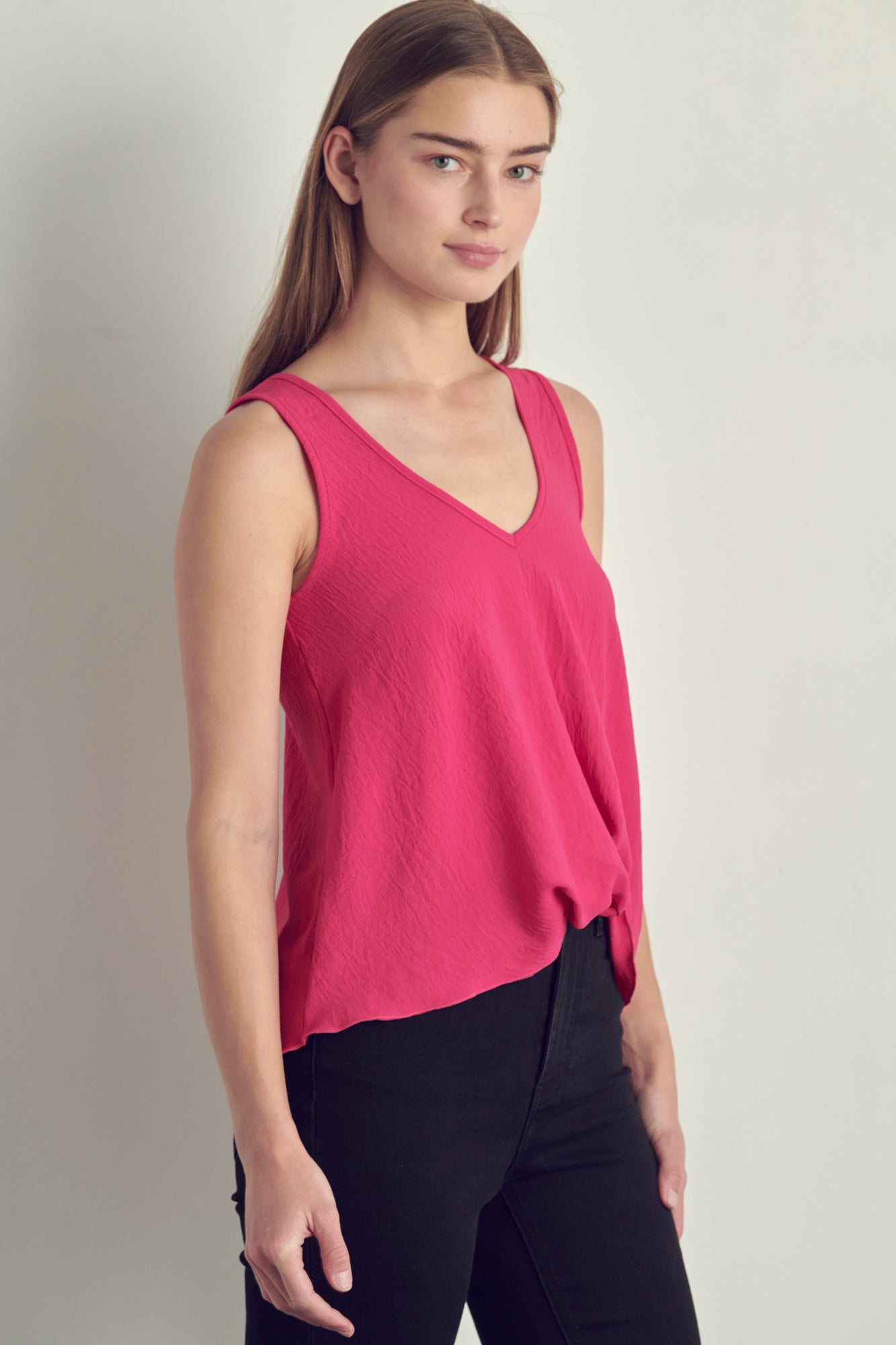 V-neck sleeveless knotted front hi-low top