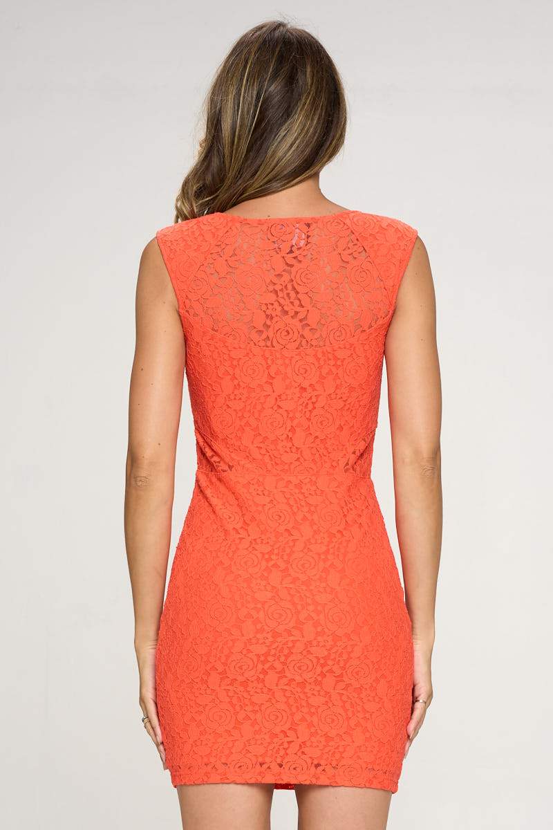 Vestido ajustado de encaje sin mangas