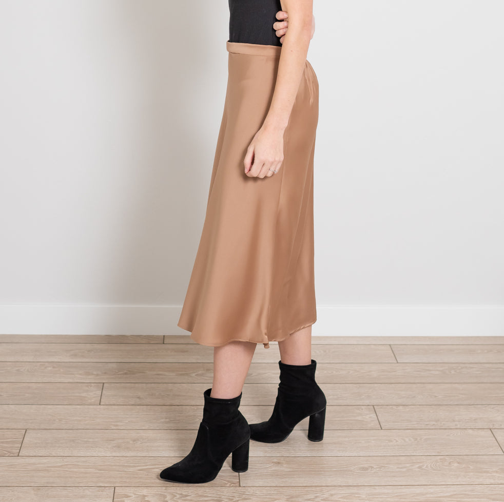 Falda midi de seda con cremallera lateral