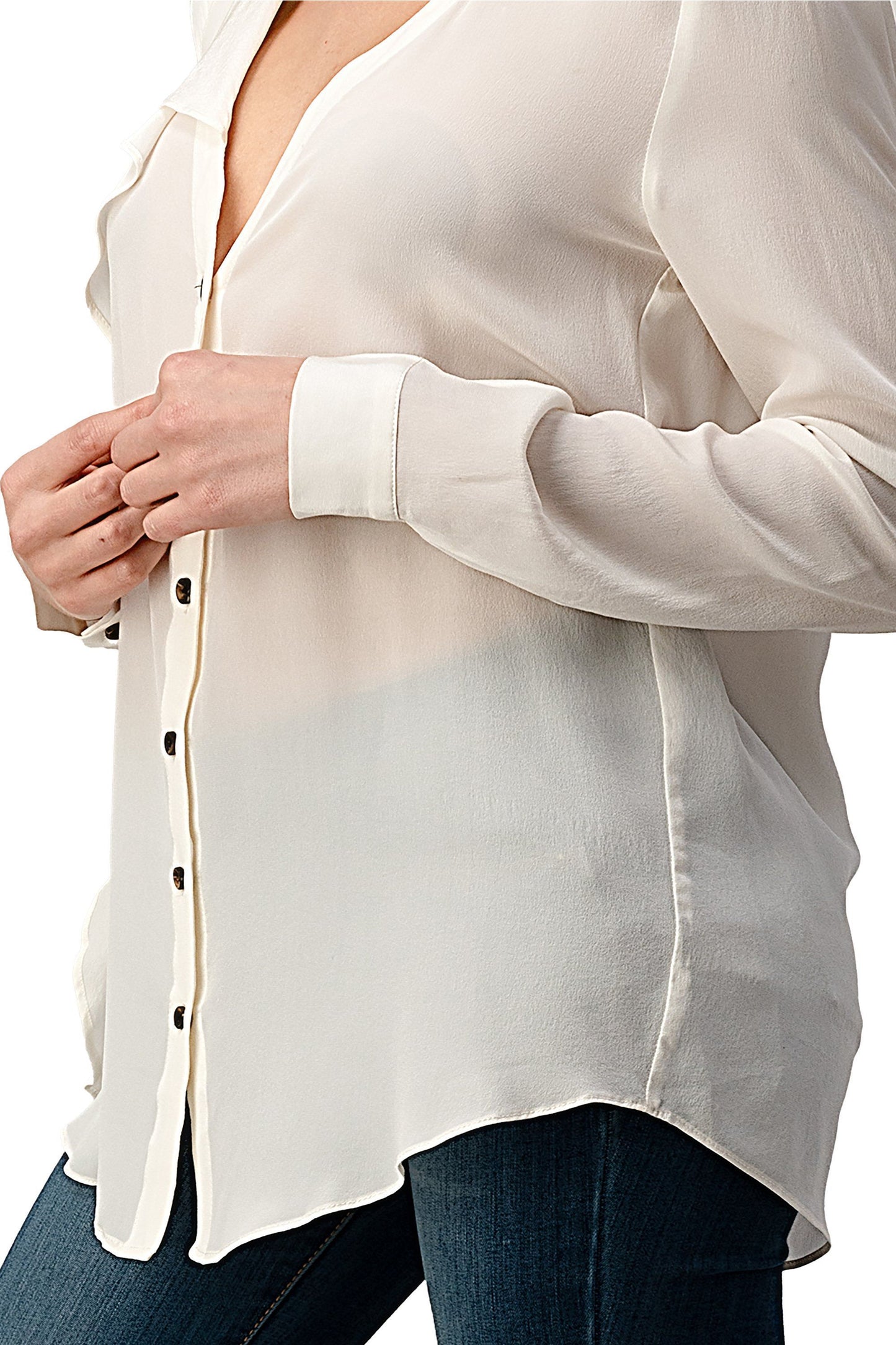Blusa con botones y detalle de volantes