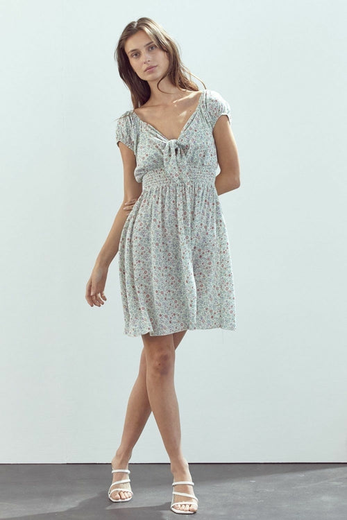 Vestido Emma con mangas cortas y lazo delantero con estampado de margaritas