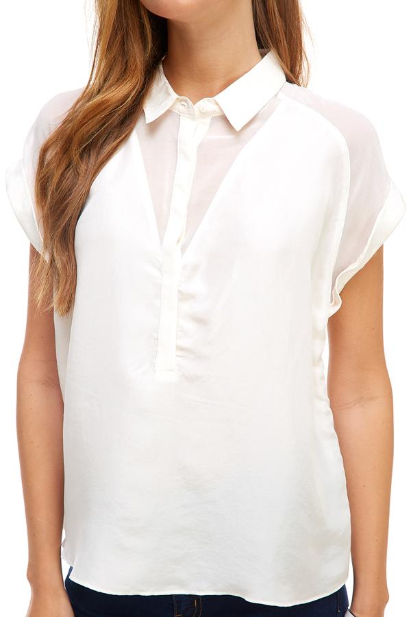 Blusa de satén con botones y mangas enrolladas
