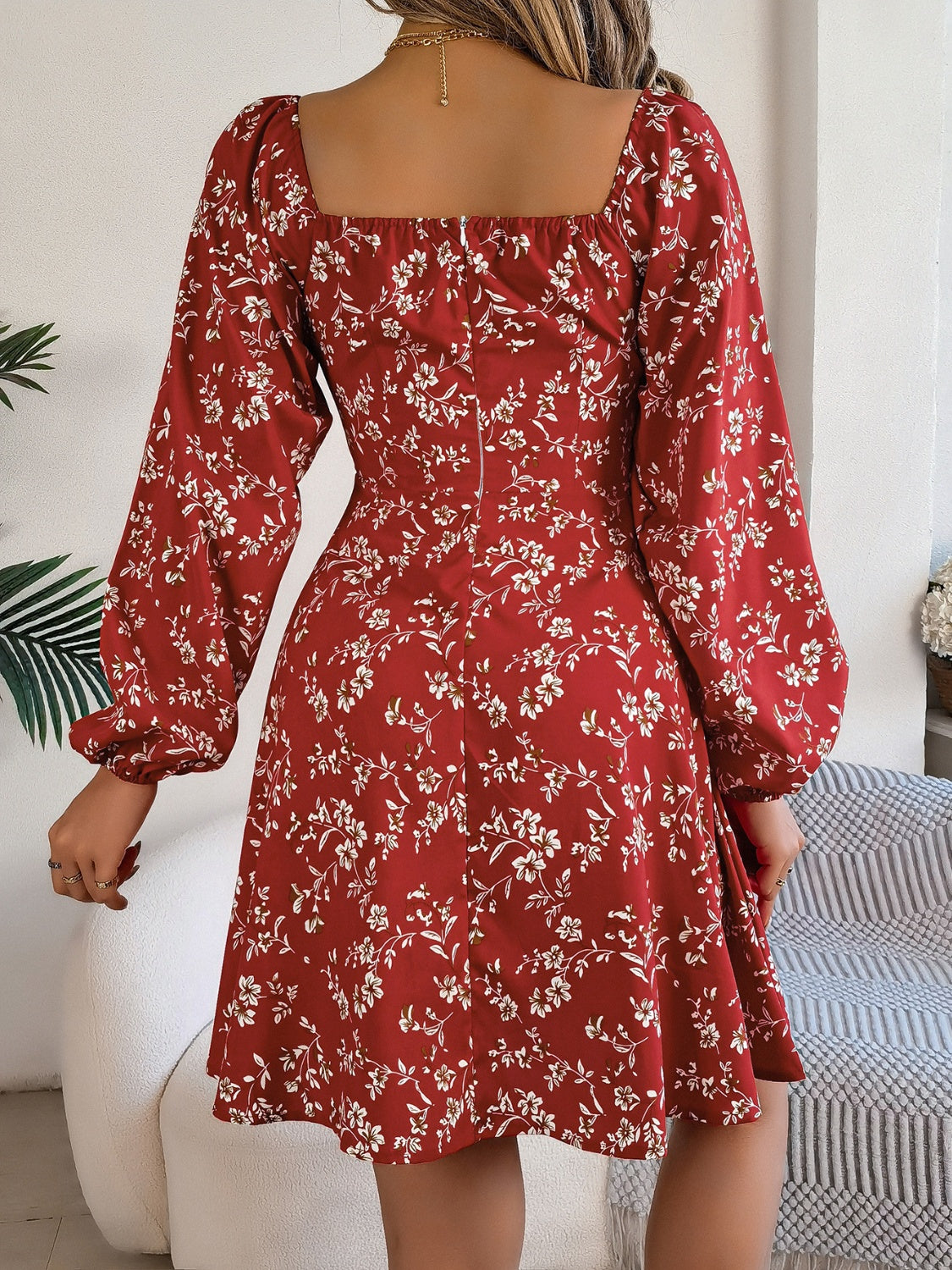 Vestido mini estampado con escote corazón y mangas globo
