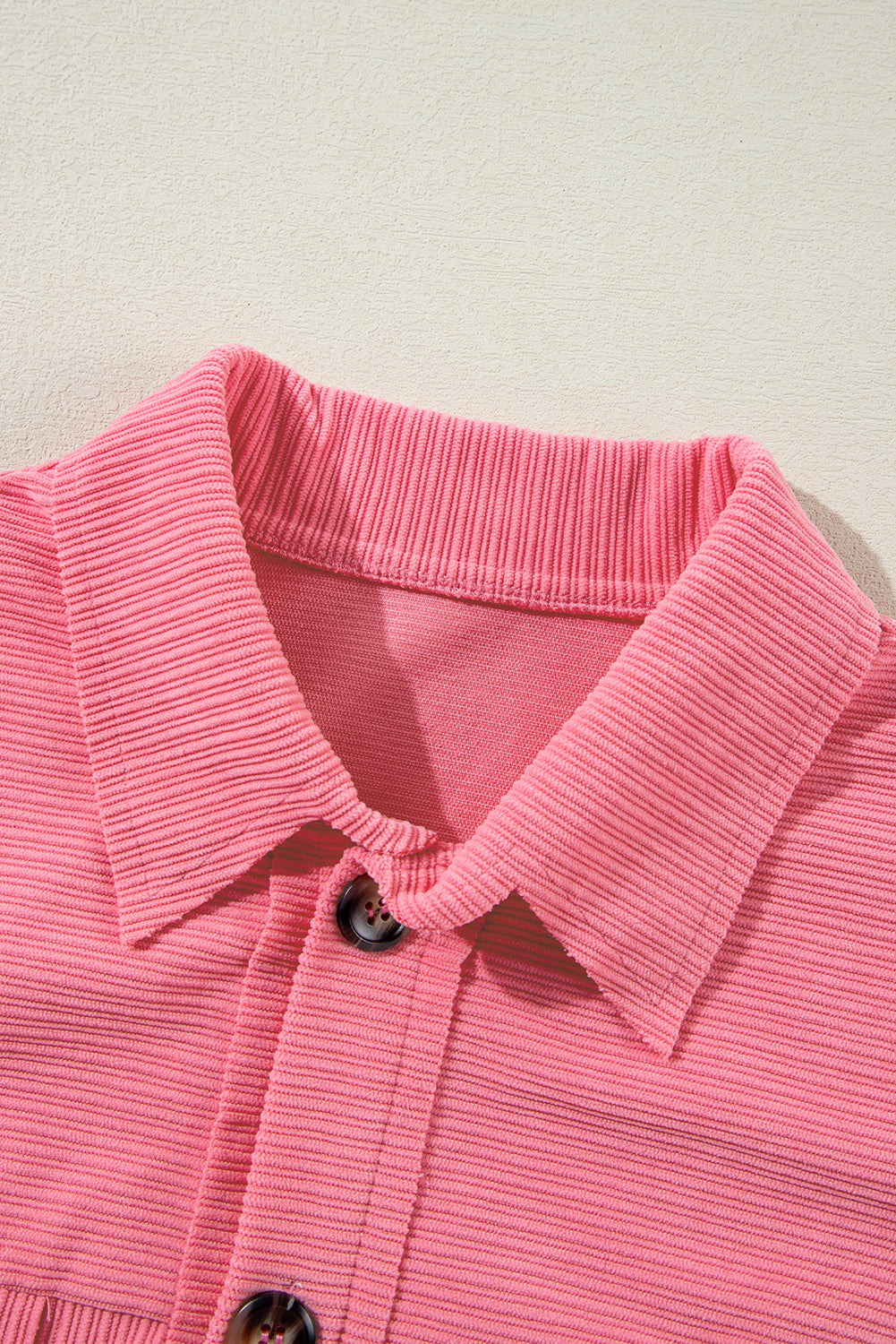 Chaqueta de pana Bonbon con botones, detalle de solapa y aberturas laterales