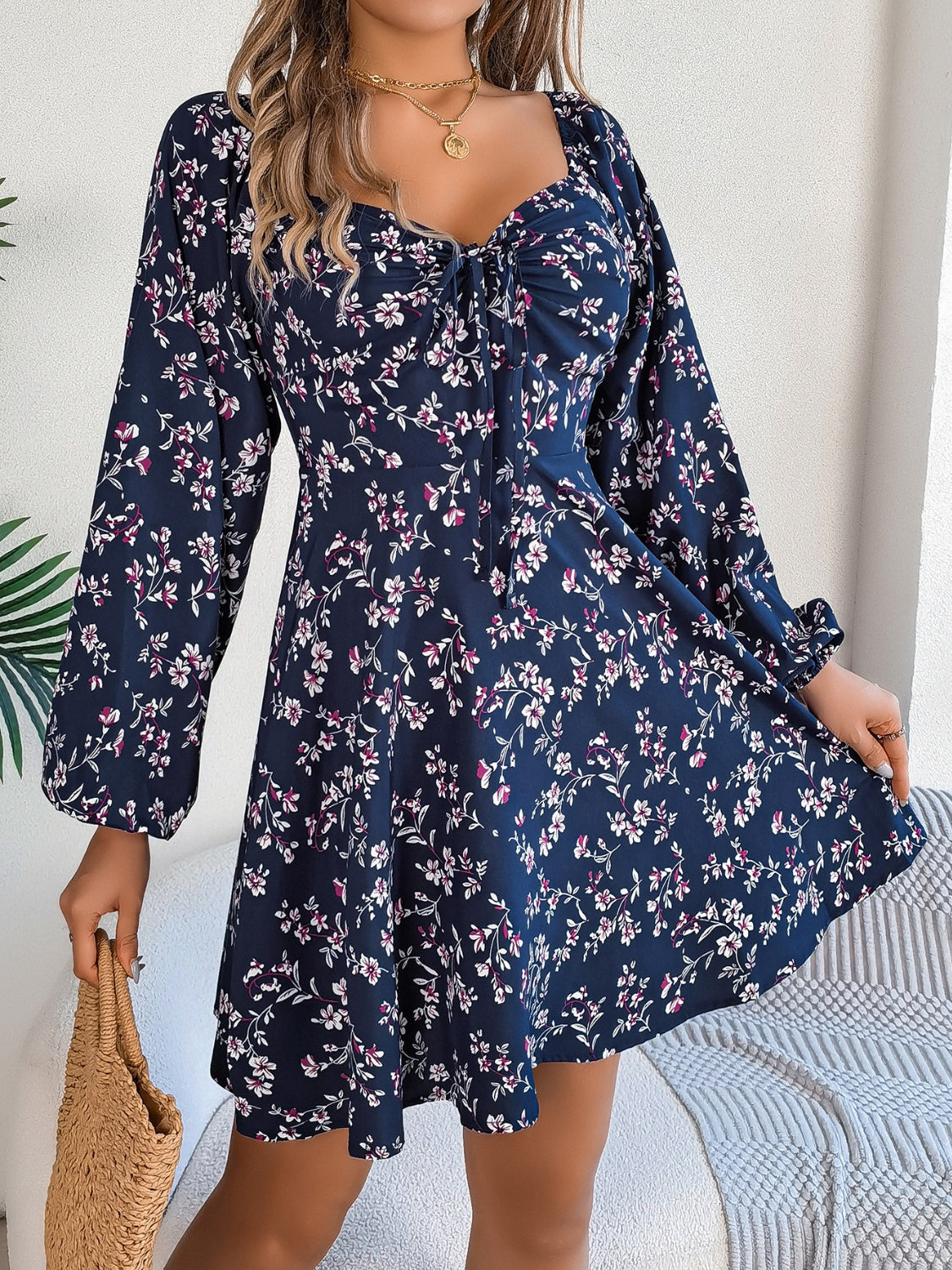 Vestido mini estampado con escote corazón y mangas globo
