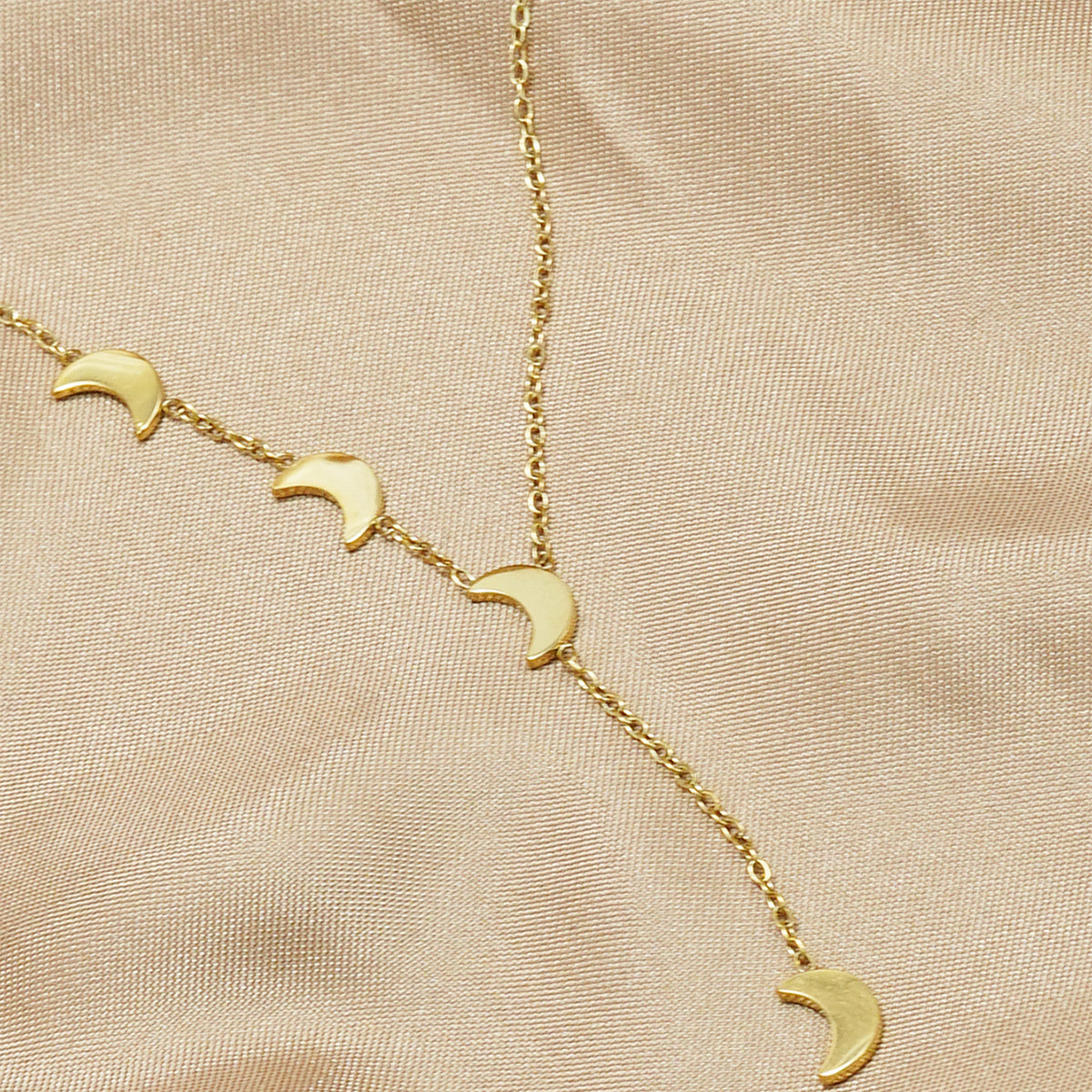 Collier céleste plaqué or 18 carats Lxalry avec breloque papillon et cœur en acier inoxydable, hypoallergénique et sans danger pour la peau, cadeau idéal pour femme, épouse, maman, mariage romantique au quotidien.