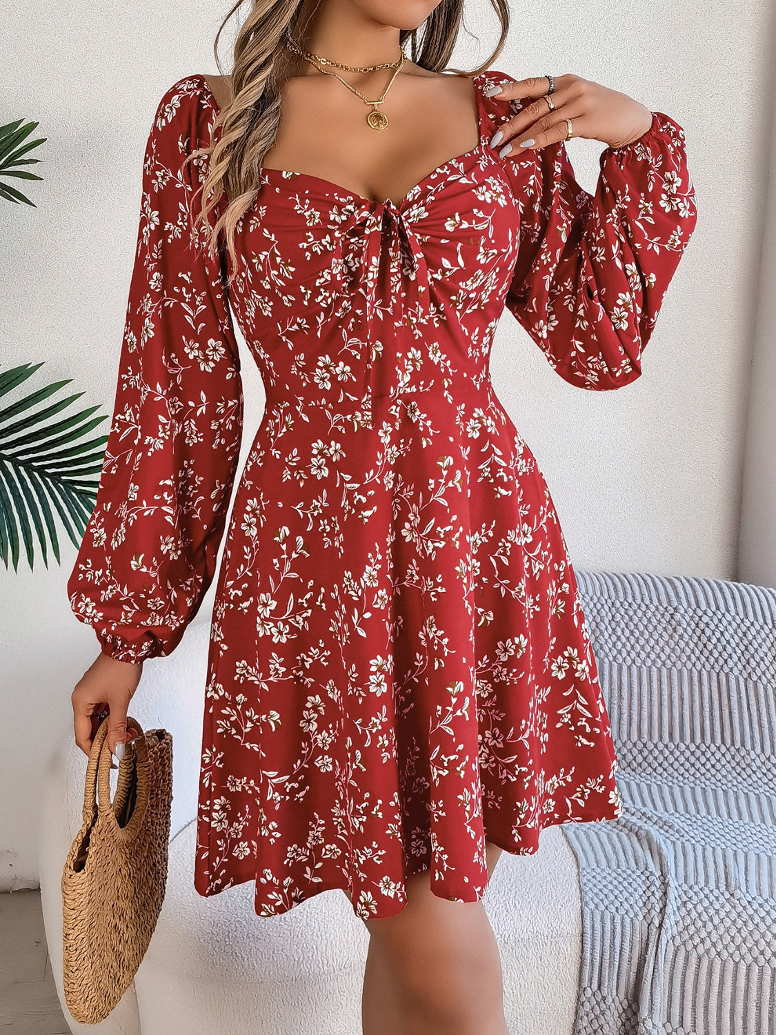 Vestido mini estampado con escote corazón y mangas globo