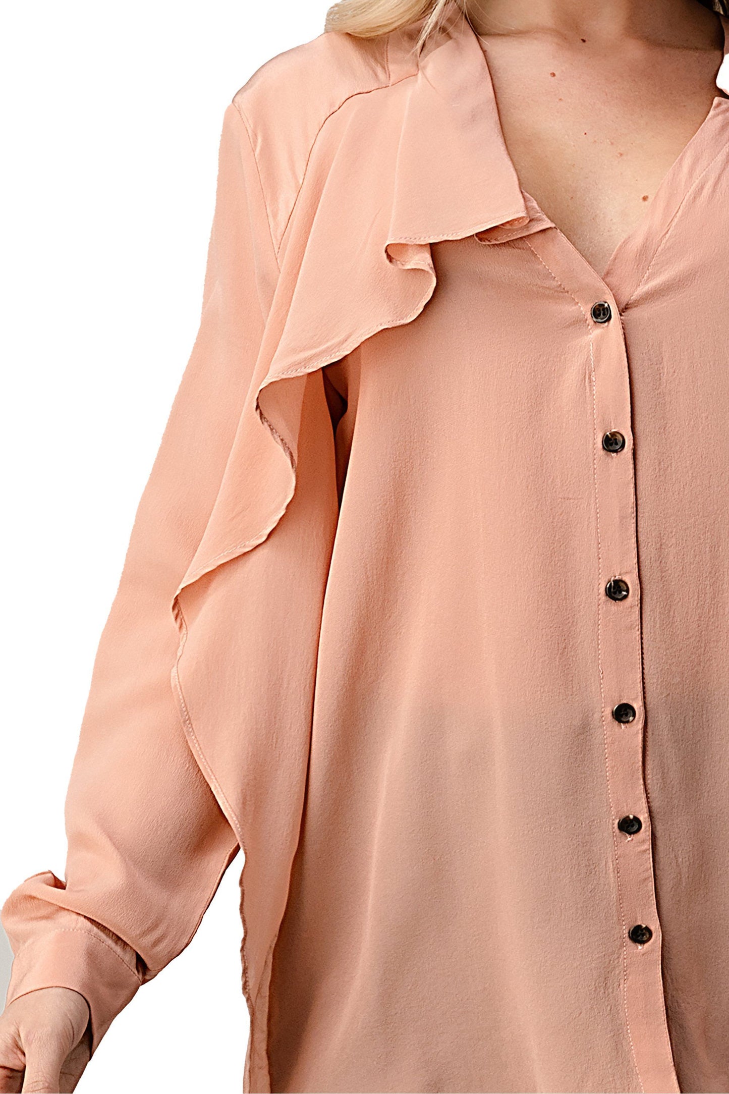 Blusa con botones y detalle de volantes