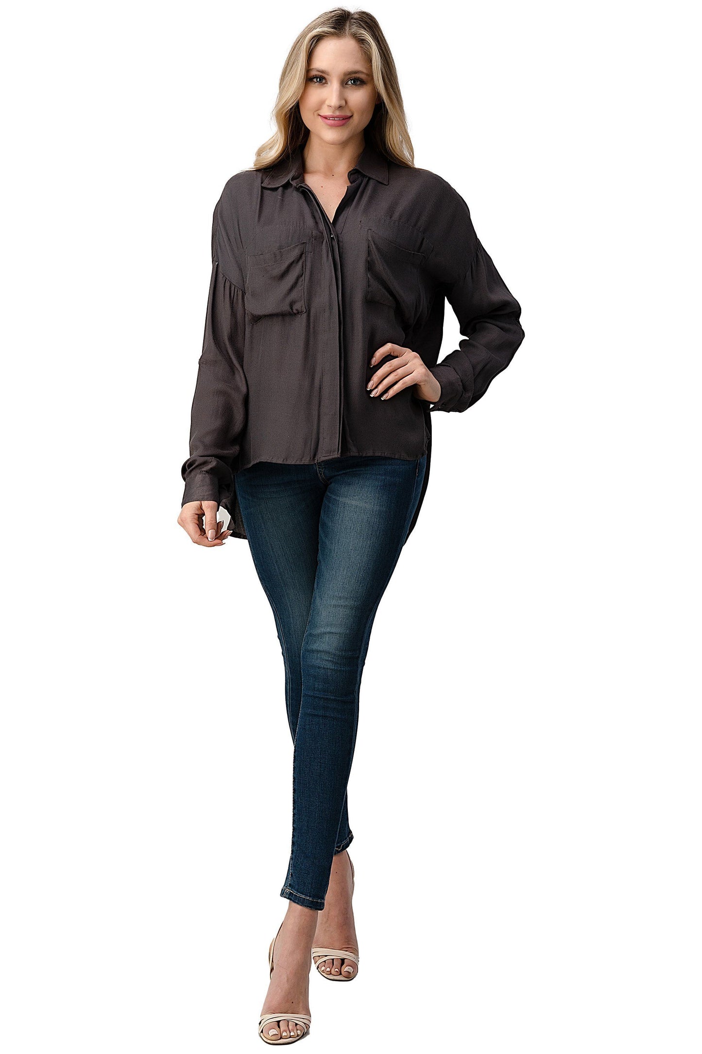 Camisa oversize con botones y bolsillos delanteros