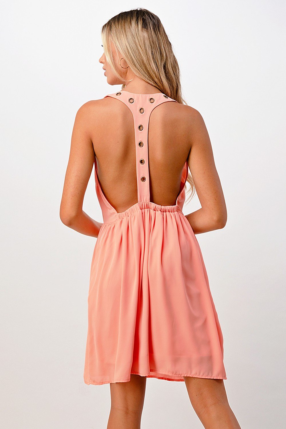 Vestido sin mangas de corte A con detalle de ojales