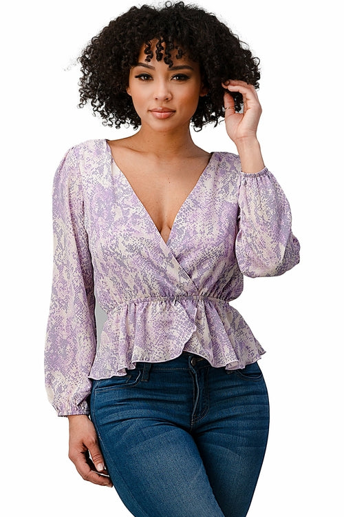 Blusa con dobladillo peplum y sobrepelliz estampada