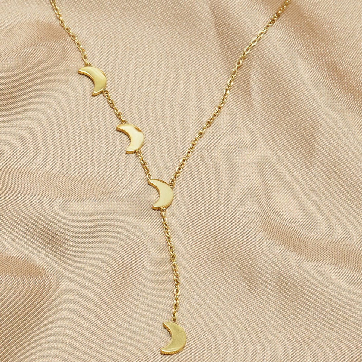 Collier céleste plaqué or 18 carats Lxalry avec breloque papillon et cœur en acier inoxydable, hypoallergénique et sans danger pour la peau, cadeau idéal pour femme, épouse, maman, mariage romantique au quotidien.