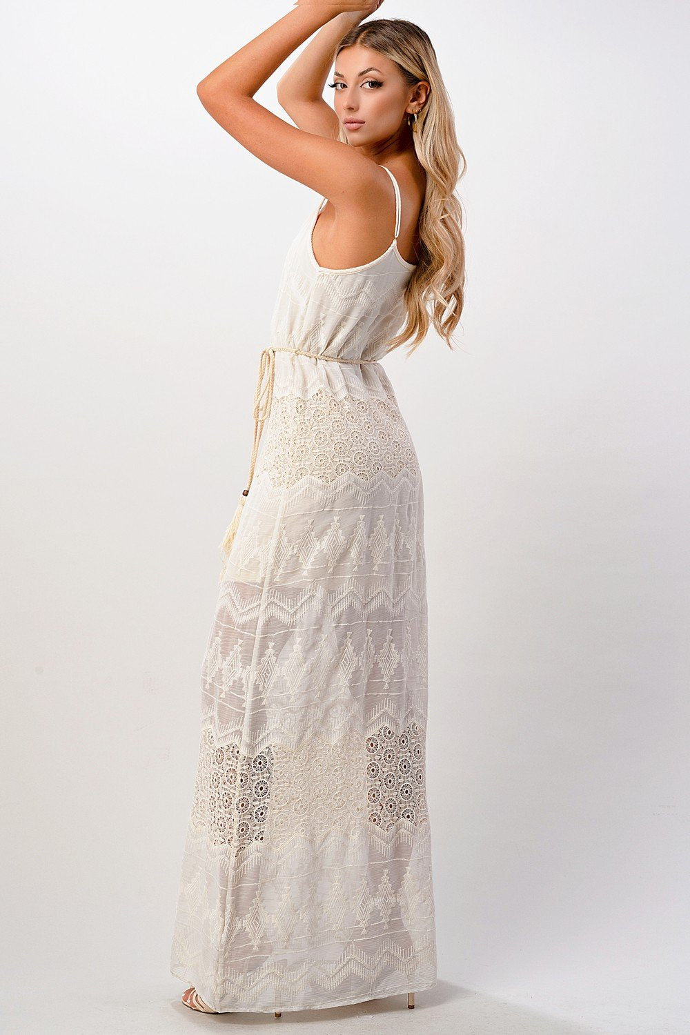 Vestido largo bordado de inspiración bohemia con tirantes ajustables