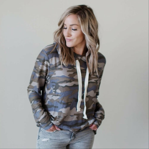 Sudadera con capucha de camuflaje y bolsillo tipo canguro