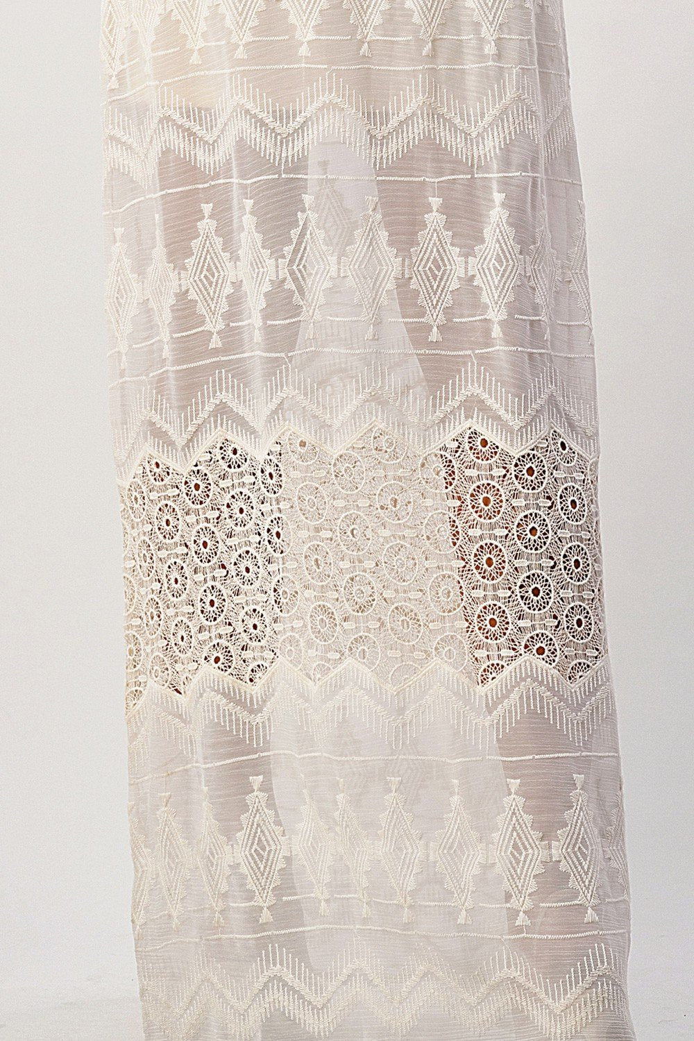 Vestido largo bordado de inspiración bohemia con tirantes ajustables