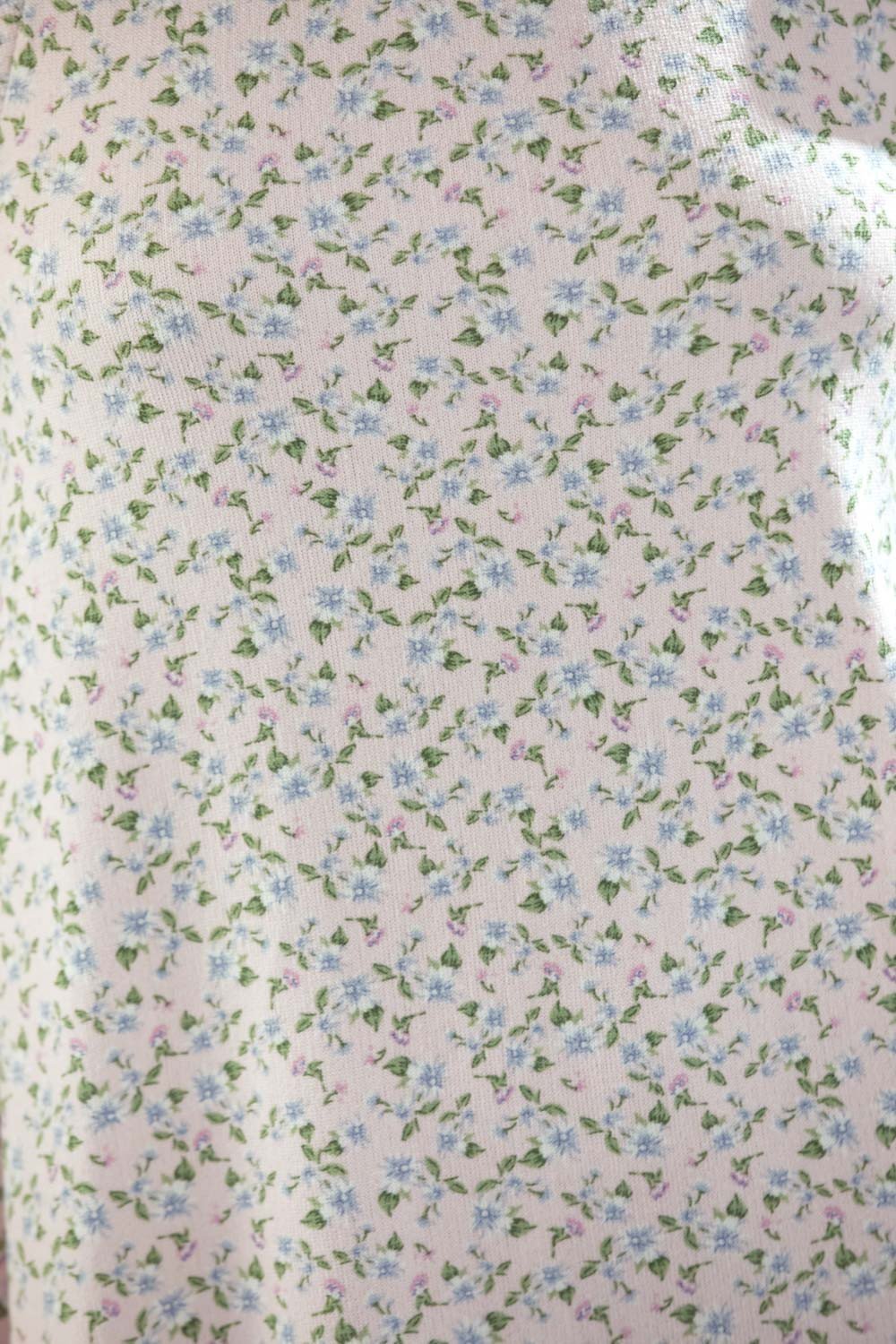Robe courte trapèze sans manches en maille fleurie marguerite