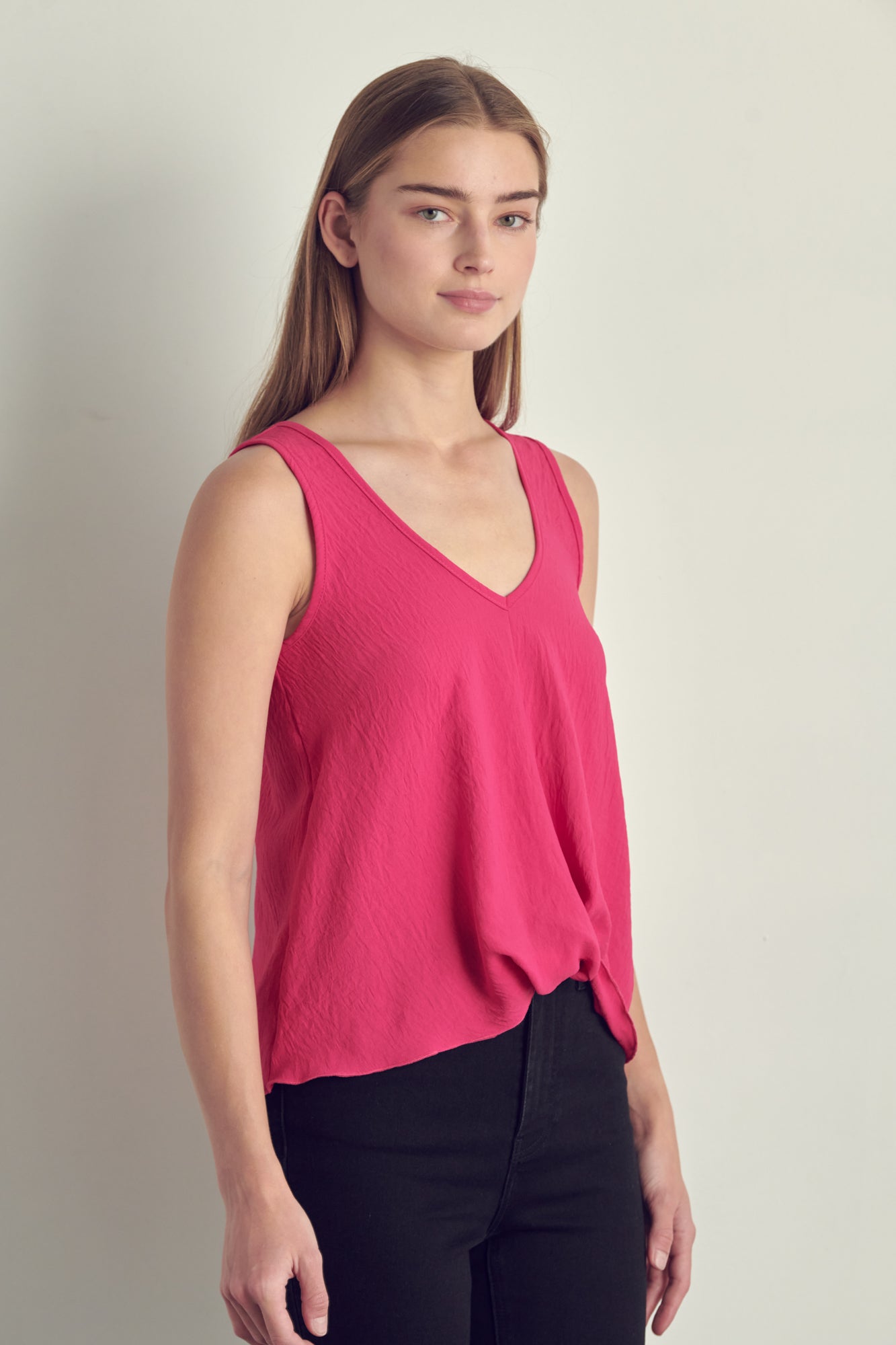 V-neck sleeveless knotted front hi-low top