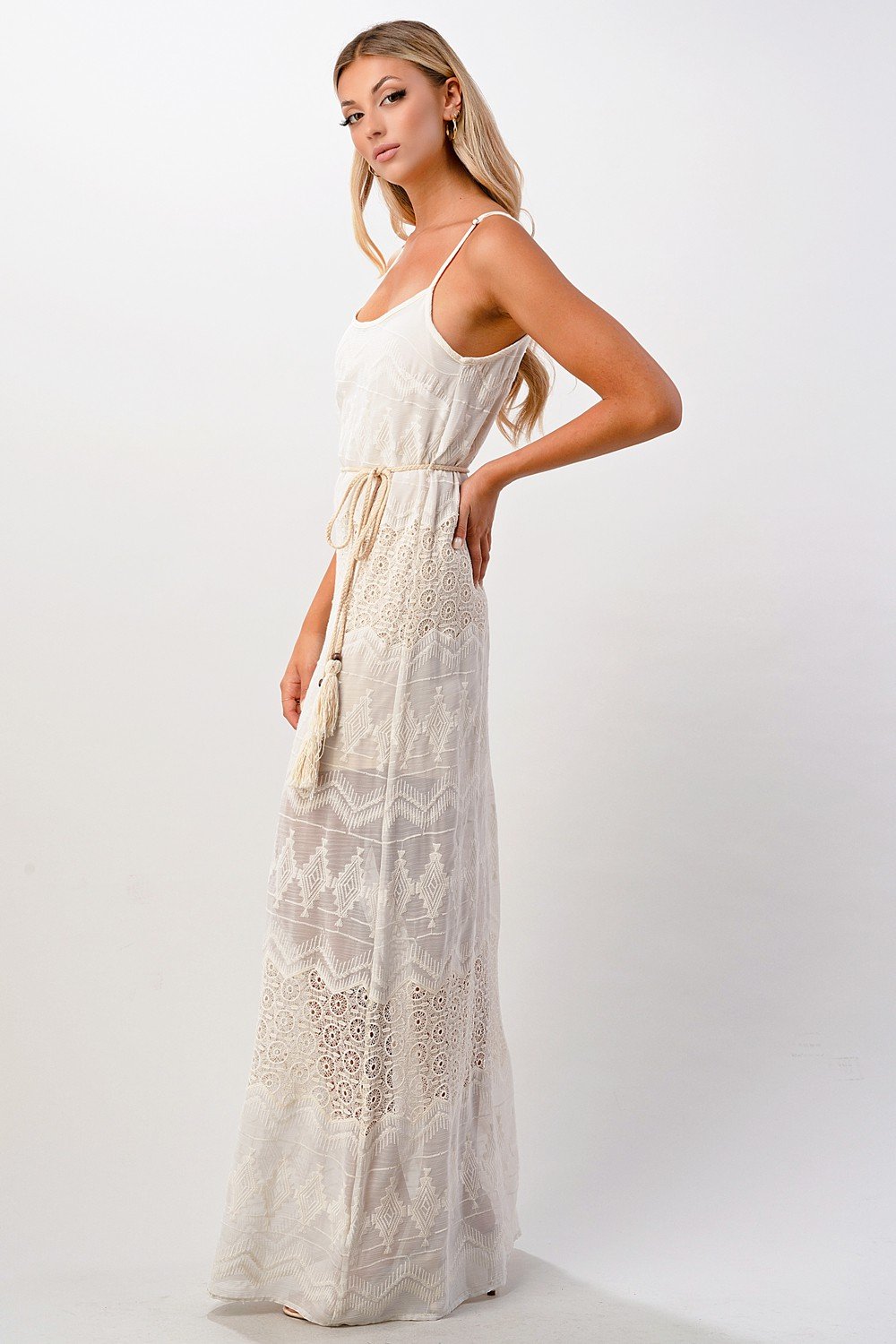 Vestido largo bordado de inspiración bohemia con tirantes ajustables