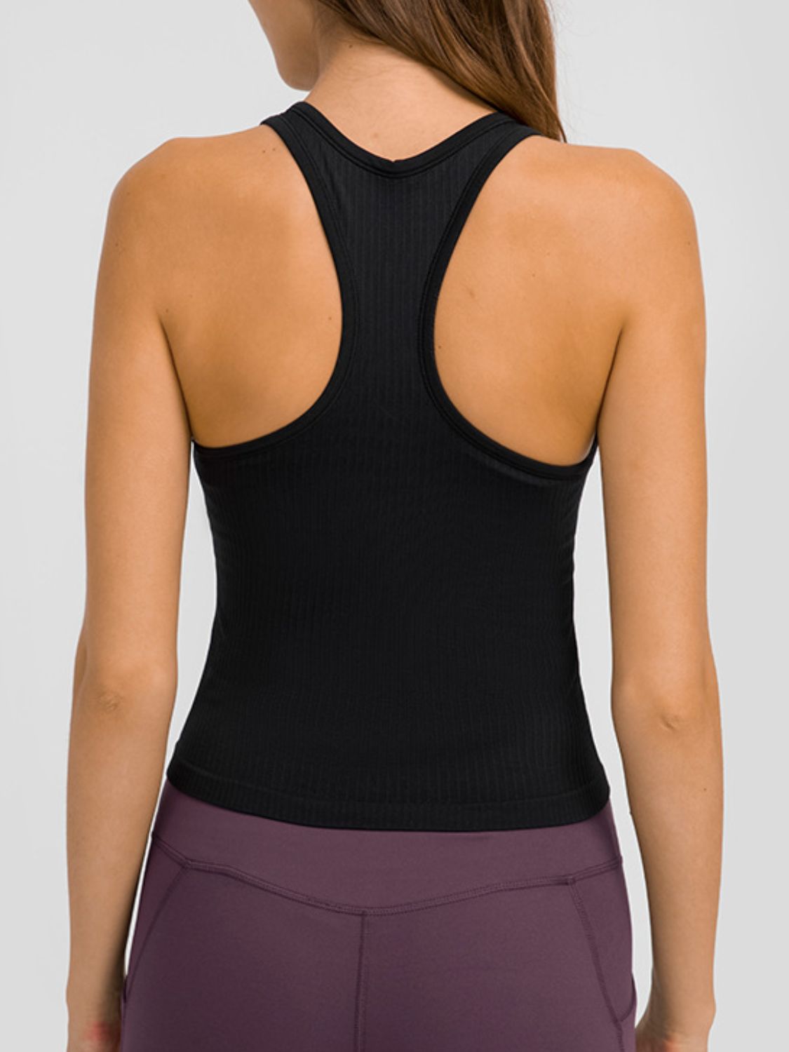 Camiseta deportiva con cuello redondo y espalda cruzada