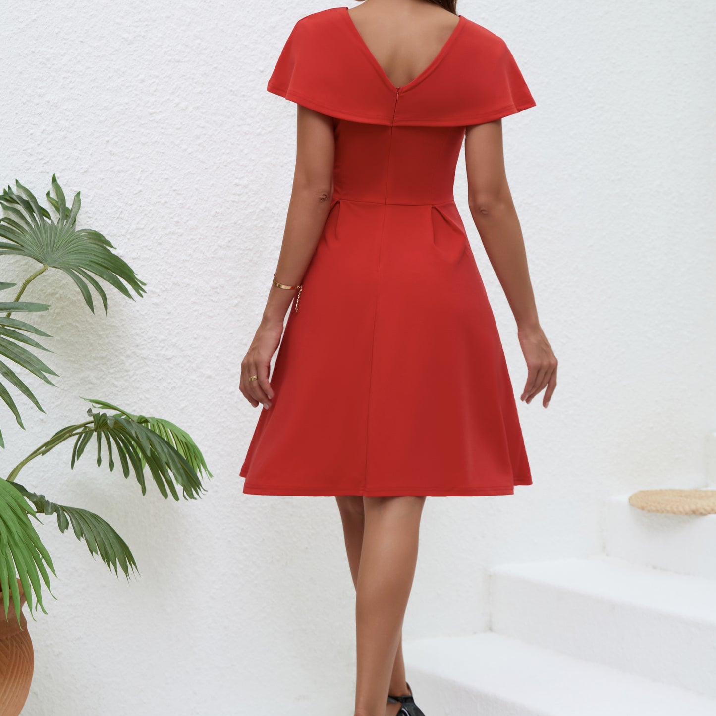 Robe trapèze plissée à col en V et taille cintrée pour femme, couleur unie