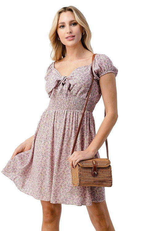 Vestido Emma con mangas cortas y lazo delantero con estampado de margaritas