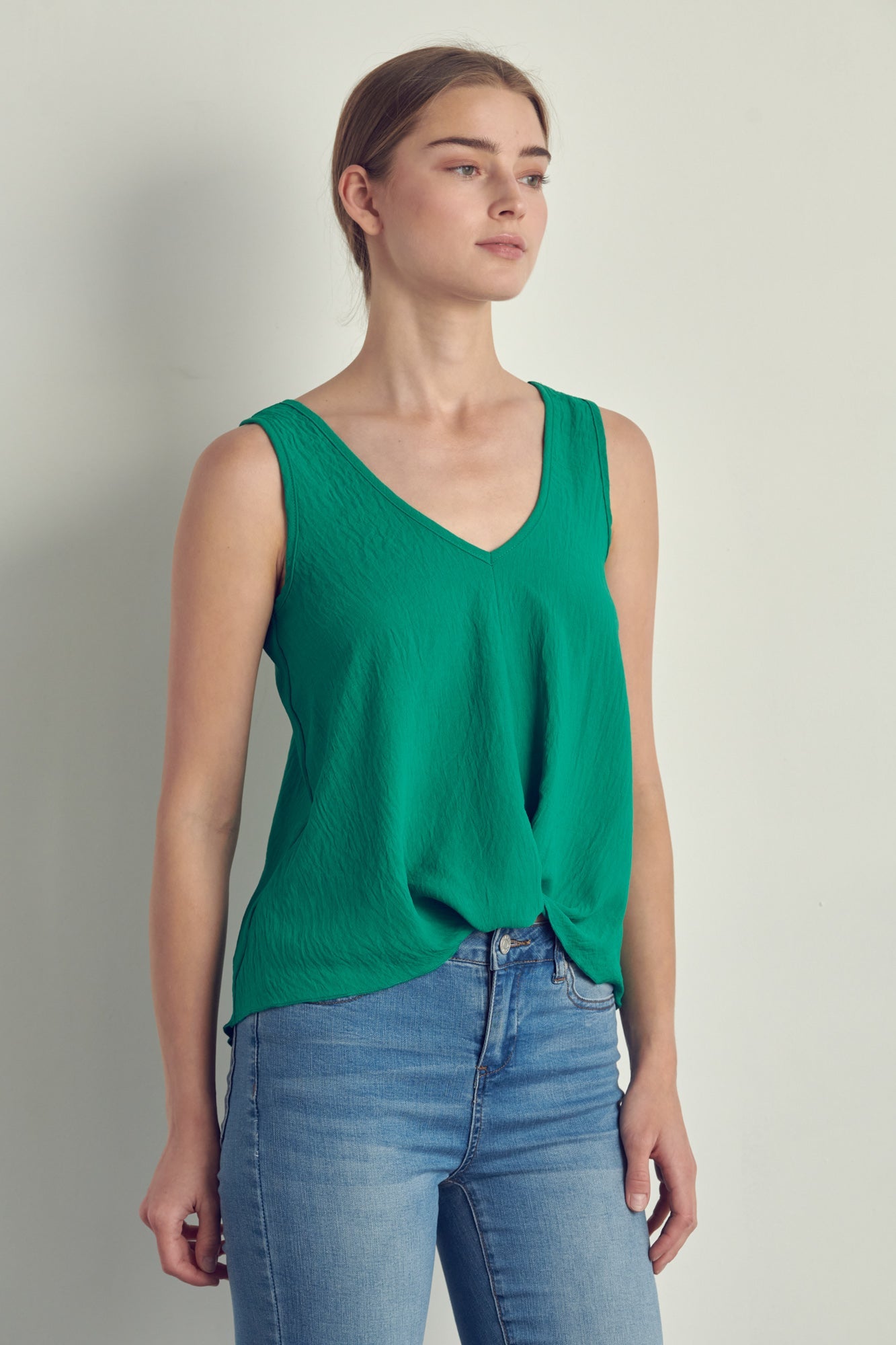 V-neck sleeveless knotted front hi-low top