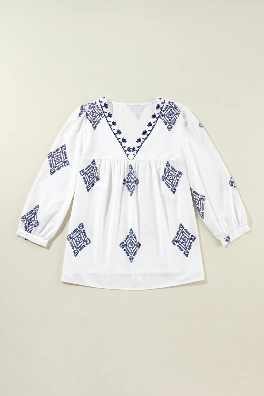 Blusa estampada con cuello en V y mangas tres cuartos