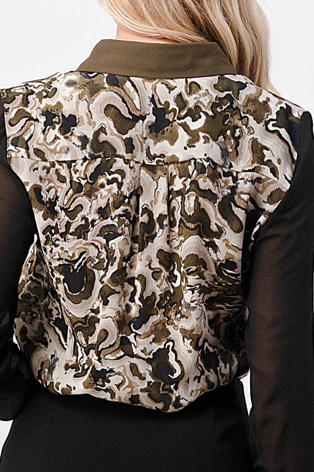 Blusa estampada de manga larga con botones