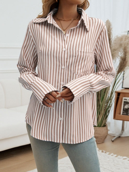 Camisa de manga larga con cuello a rayas y bolsillos
