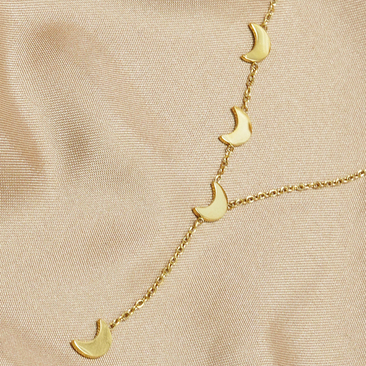 Collier céleste plaqué or 18 carats Lxalry avec breloque papillon et cœur en acier inoxydable, hypoallergénique et sans danger pour la peau, cadeau idéal pour femme, épouse, maman, mariage romantique au quotidien.