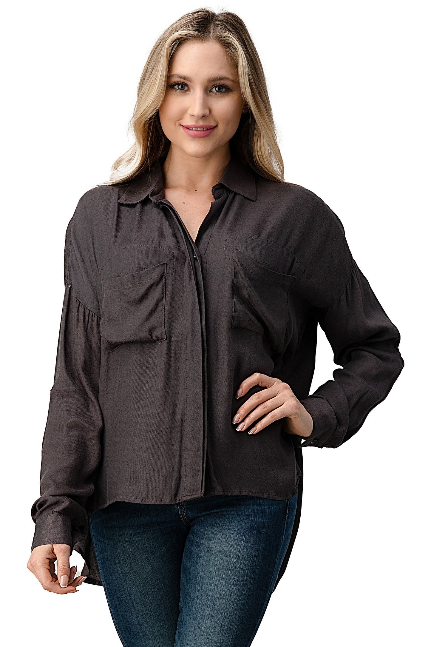 Camisa oversize con botones y bolsillos delanteros