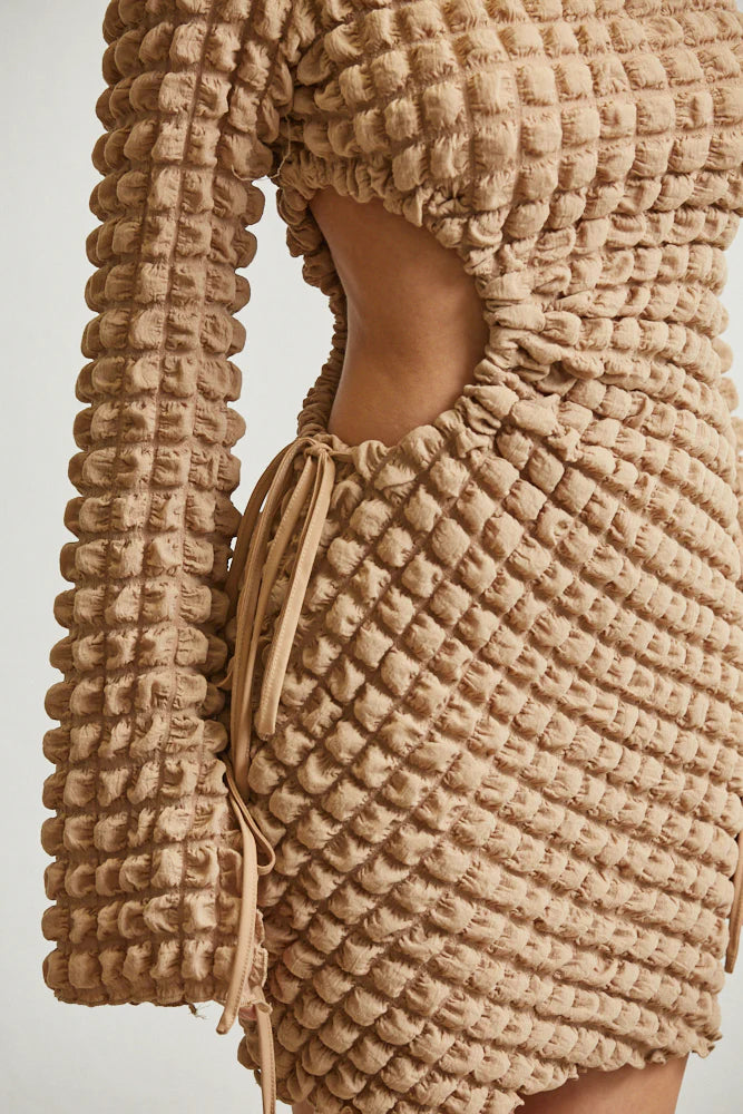 Vestido de gofre con encanto de campana