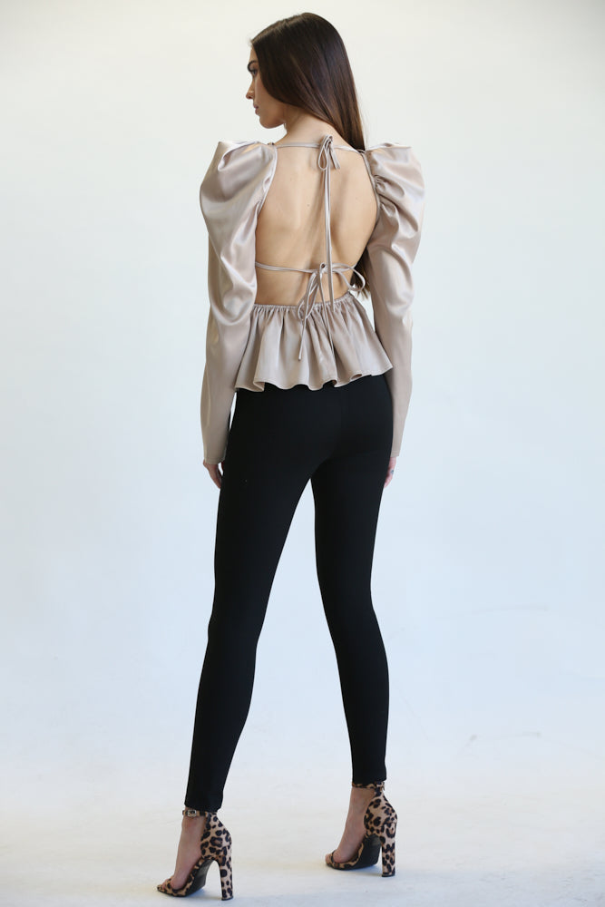 Top Eva con escote cuadrado y cintura peplum