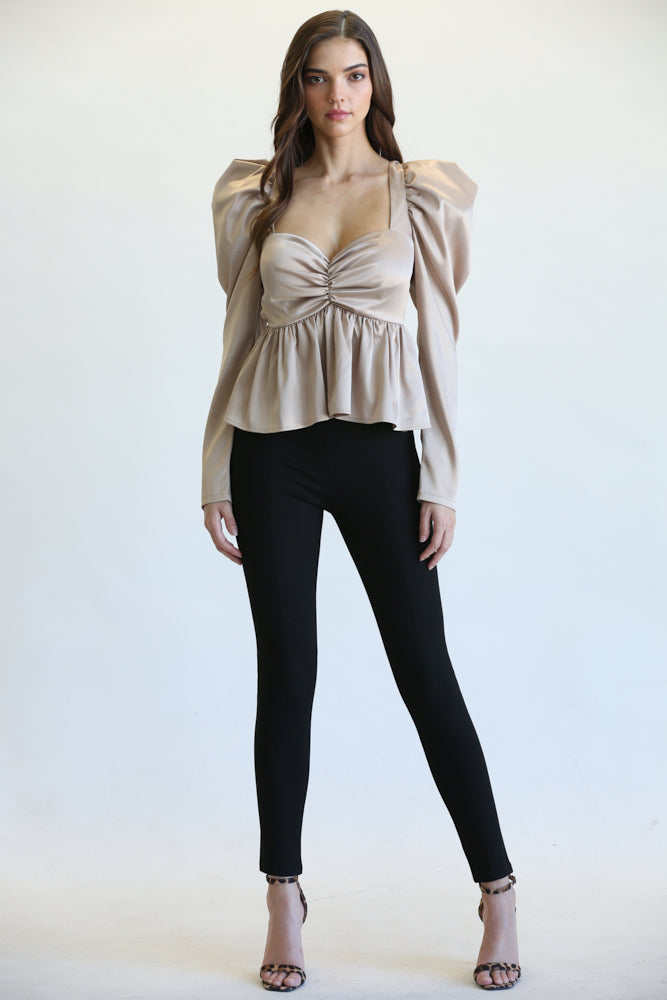 Top Eva con escote cuadrado y cintura peplum