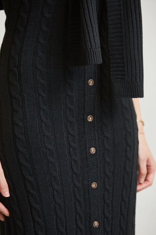 Robe en tricot sans manches et robe pull longue de Rose Paulino