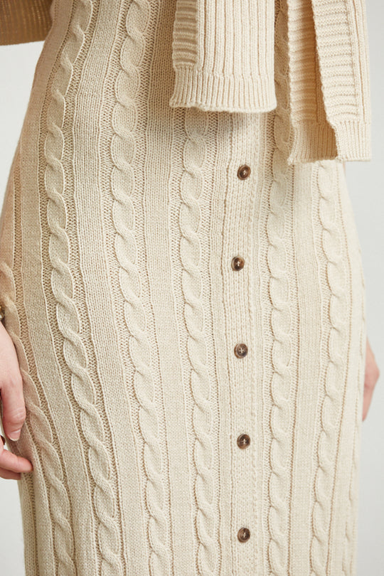 Robe en tricot sans manches et robe pull longue de Rose Paulino
