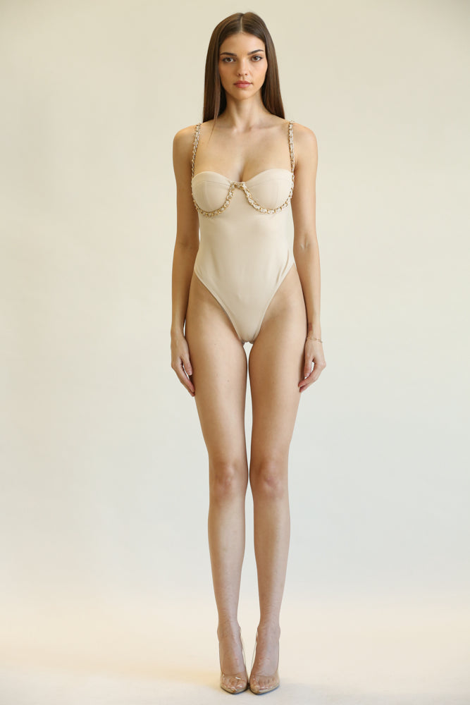 Body con cadenas de Rose Paulino