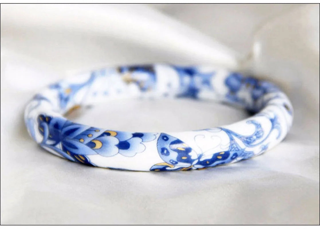Preciosa pulsera redonda de porcelana azul y blanca