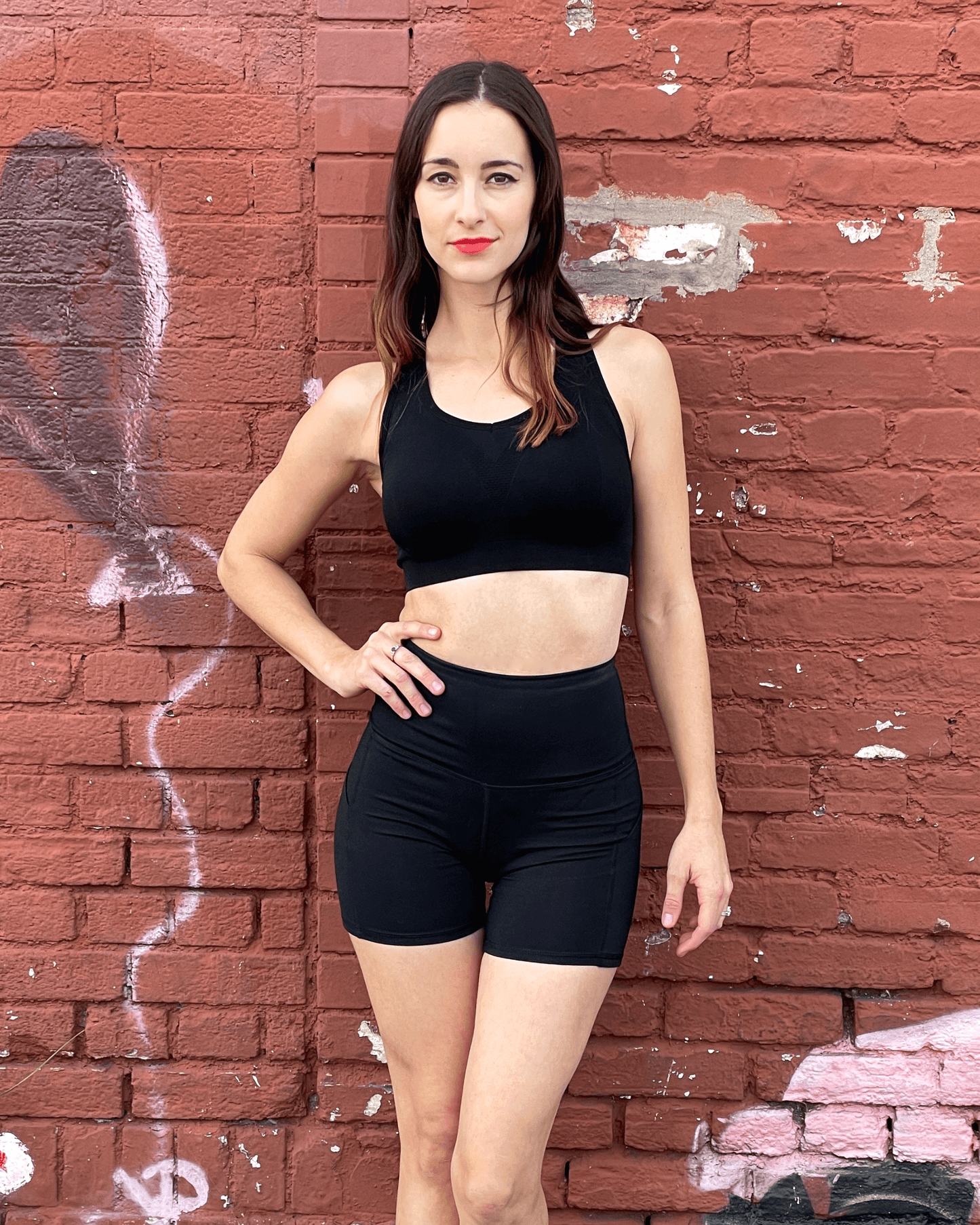 Jolie short de sport taille haute avec poches sur les hanches