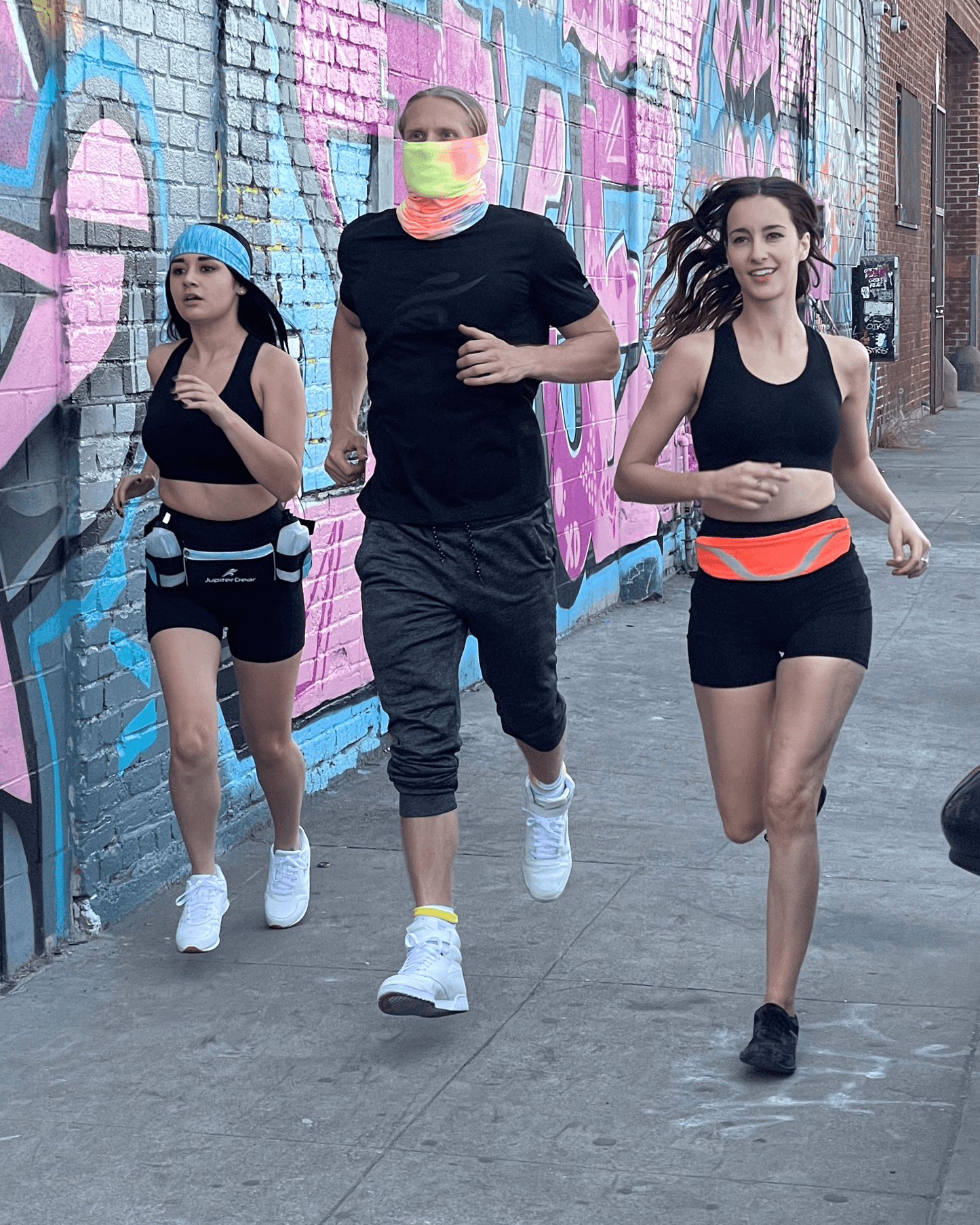 Jolie short de sport taille haute avec poches sur les hanches