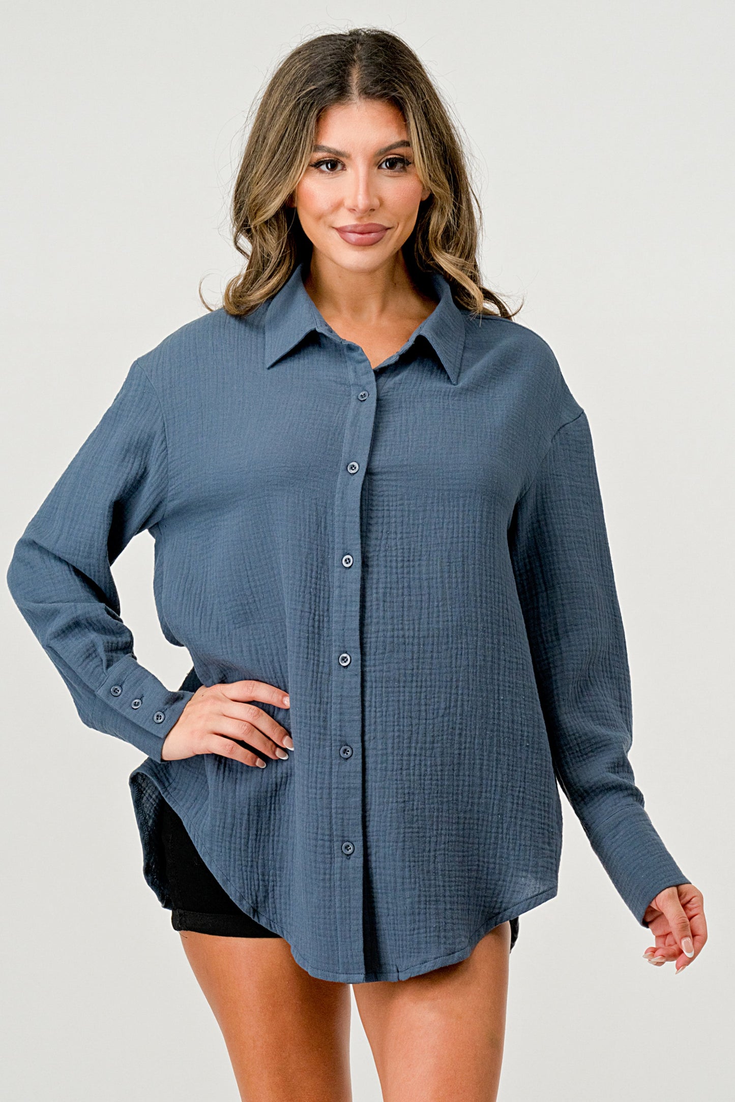 Camisa extragrande con botones: un estilo informal sin esfuerzo