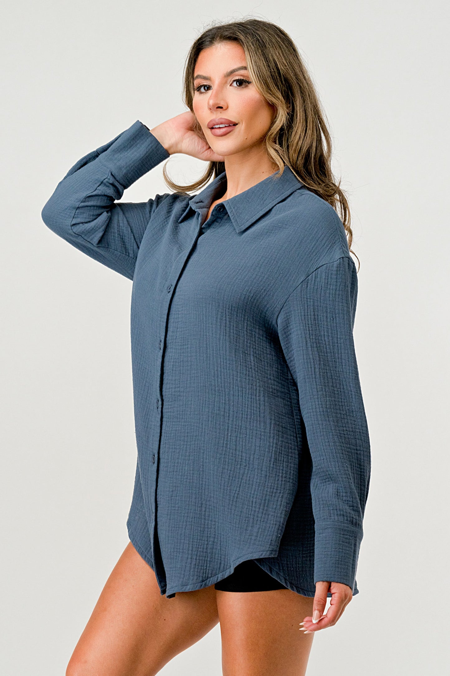 Camisa extragrande con botones: un estilo informal sin esfuerzo