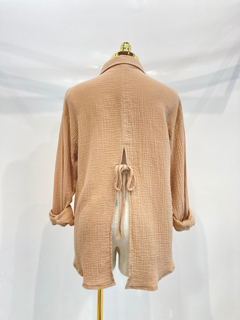 Camisa extragrande con botones: un estilo informal sin esfuerzo