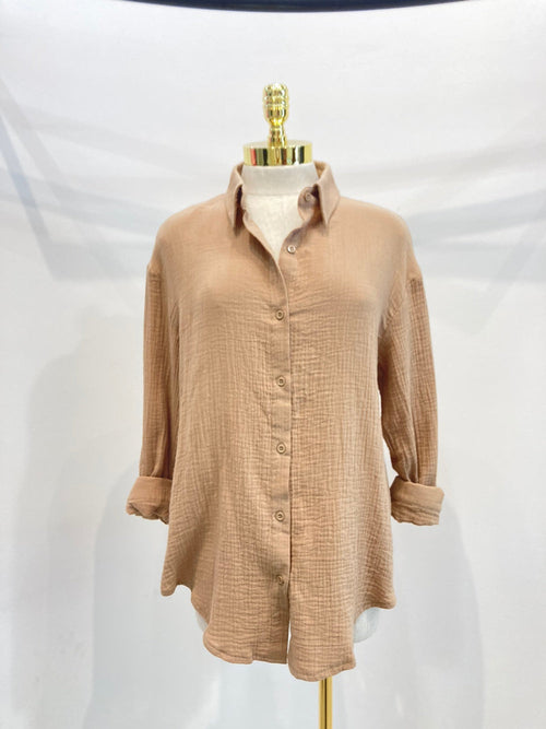 Camisa extragrande con botones: un estilo informal sin esfuerzo