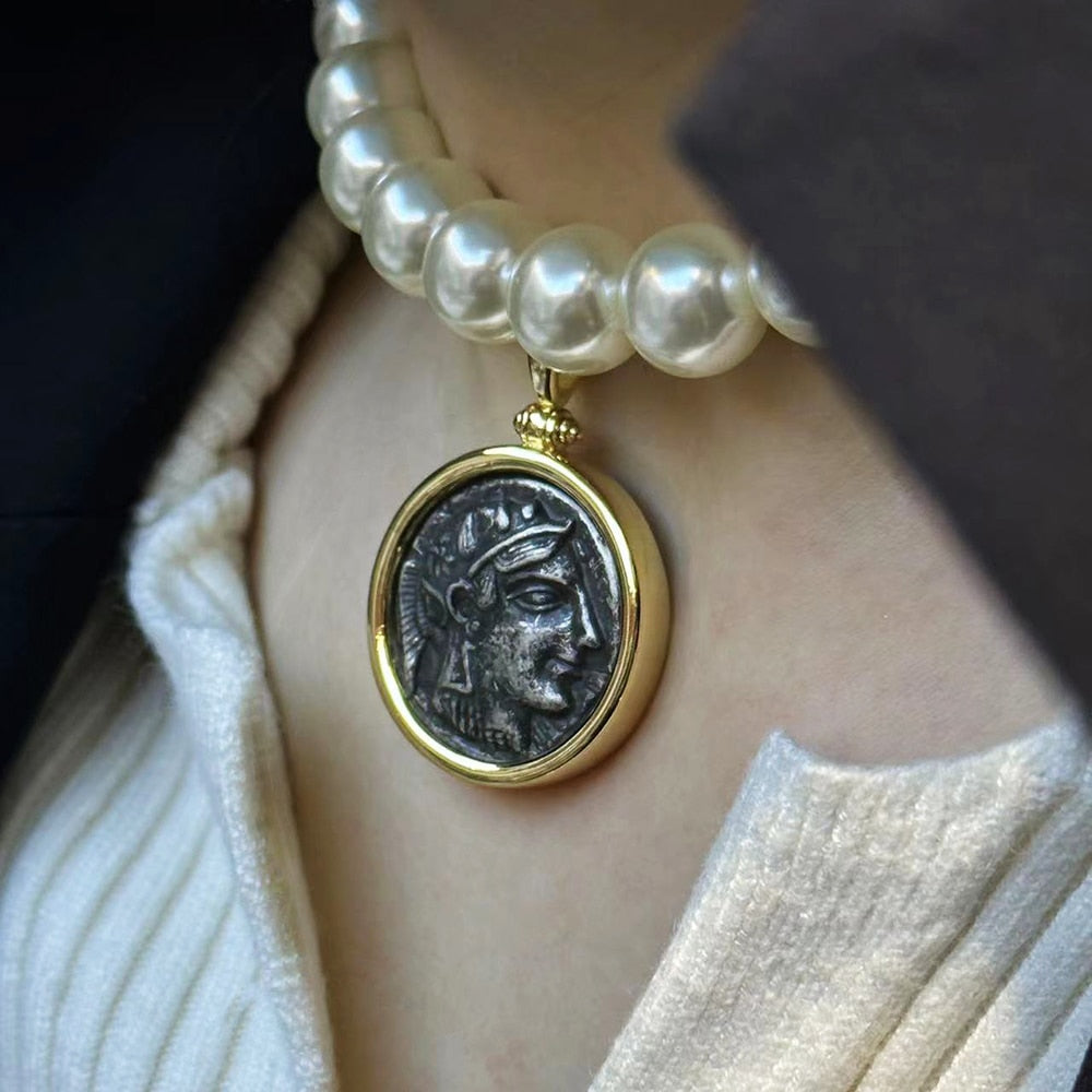 Collier de pièces de monnaie romaines vintage Amorita