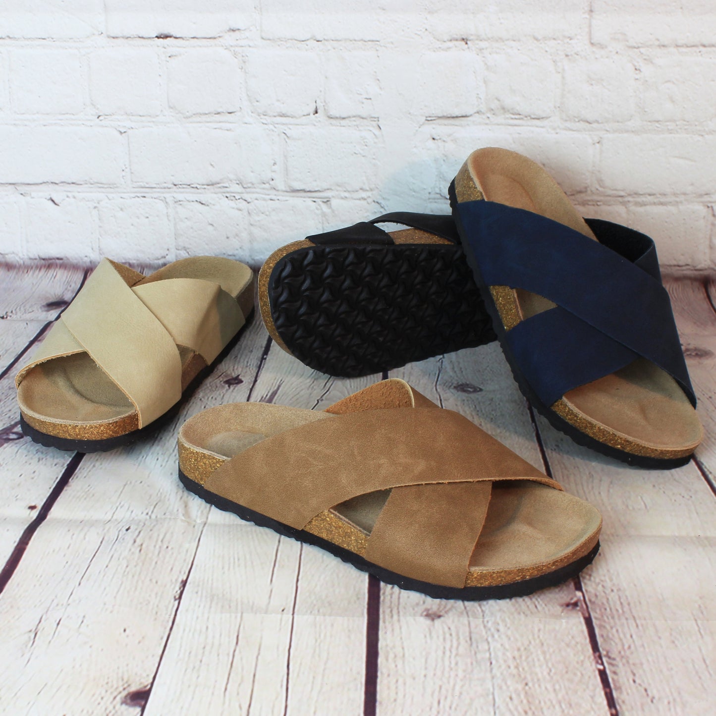 Sandalias clásicas de corcho SOBEYO con tiras cruzadas y sin cordones en color tostado