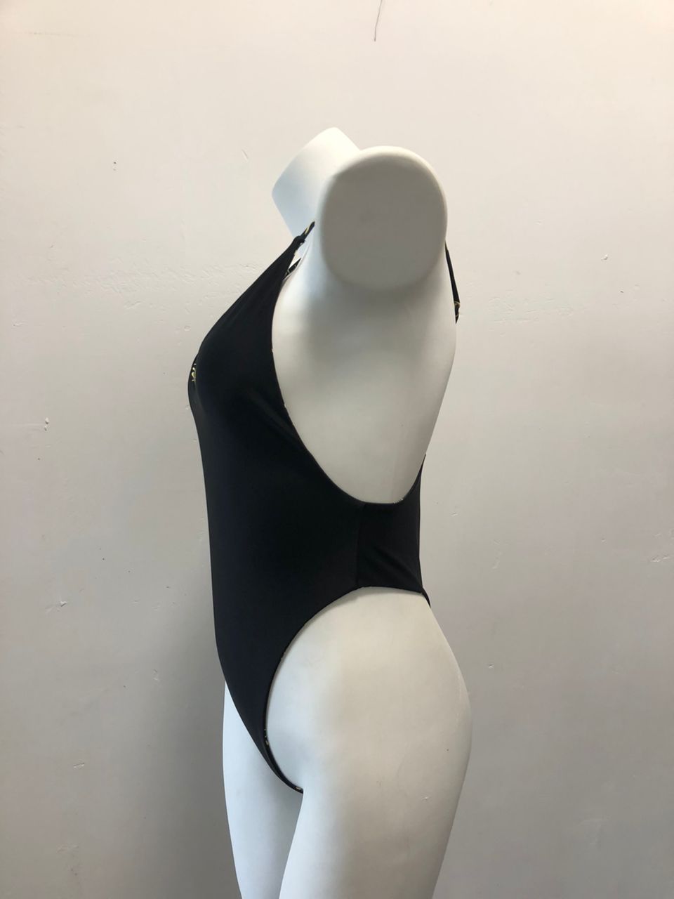 Traje de baño negro de talla grande – Rose Paulino