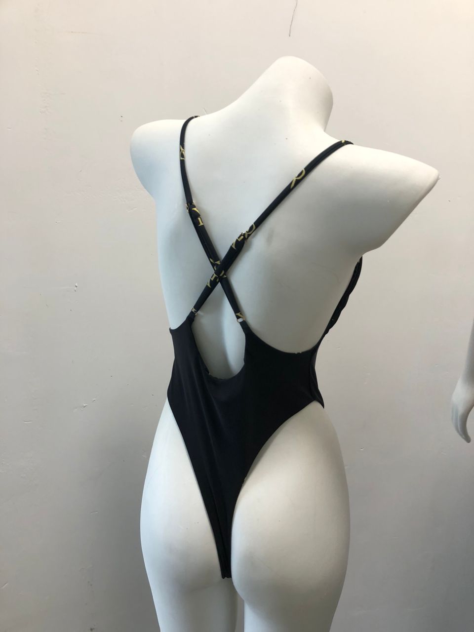 Traje de baño negro de talla grande – Rose Paulino