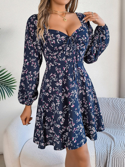 Vestido mini estampado con escote corazón y mangas globo