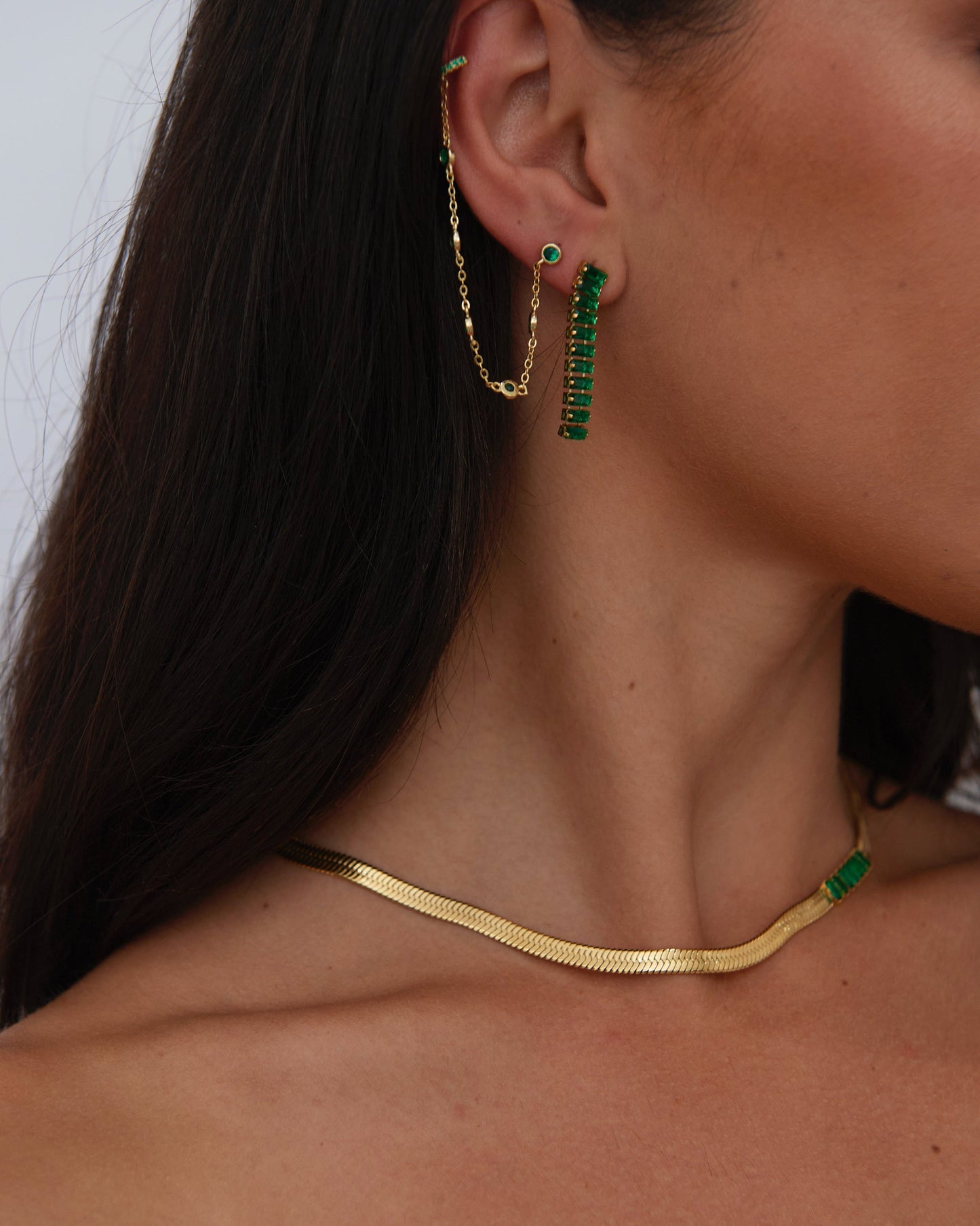 Boucles d'oreilles pendantes Alessia en émeraude et zircone cubique